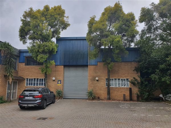 421 m² Industrial space 421 m² Industrial space