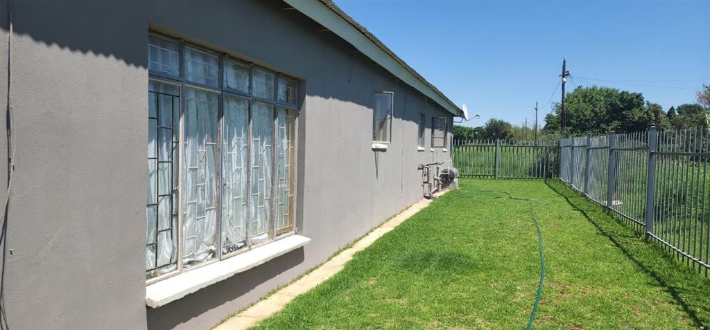 2 Bed House in Ventersdorp photo number 4