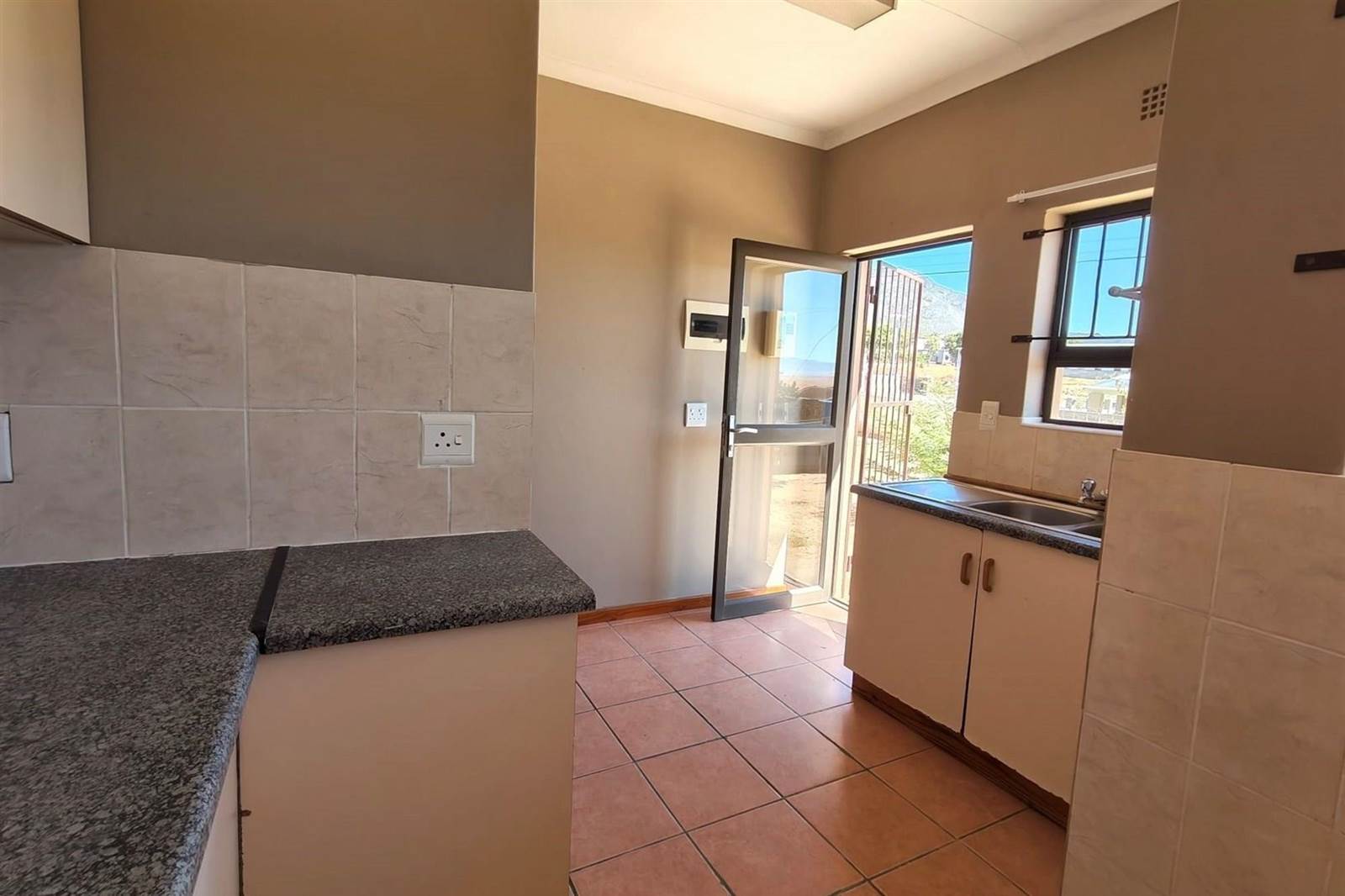 3 Bed House in Piketberg photo number 14