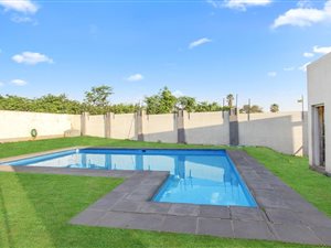 2 Bed Apartment in Witpoortjie