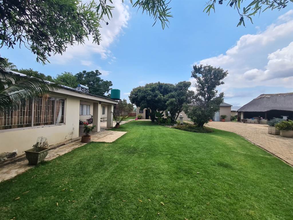 4.3 ha Smallholding in Lydenburg photo number 3