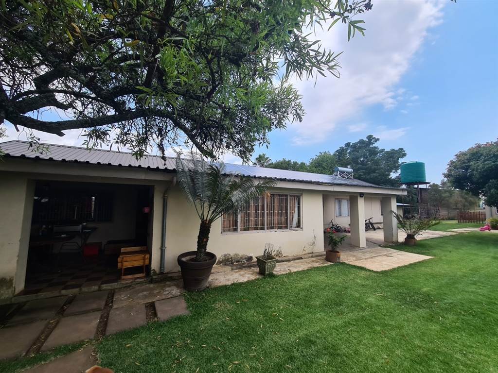 4.3 ha Smallholding in Lydenburg photo number 4