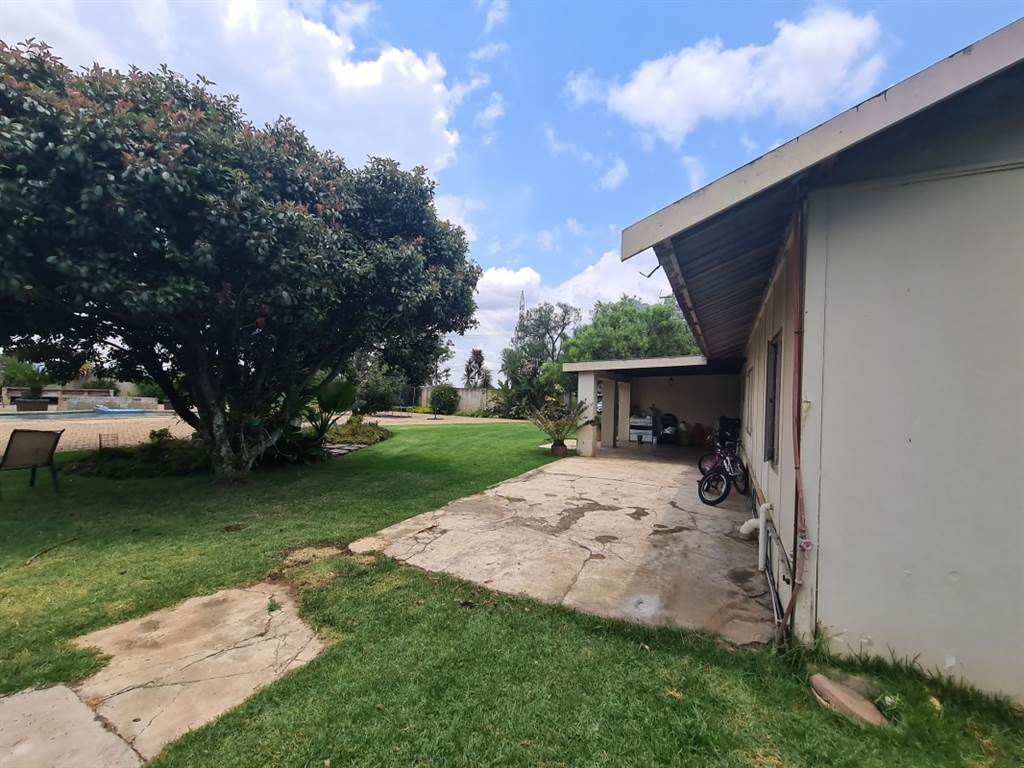 4.3 ha Smallholding in Lydenburg photo number 11