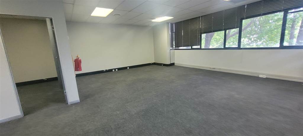 787  m² Commercial space in Isando photo number 10