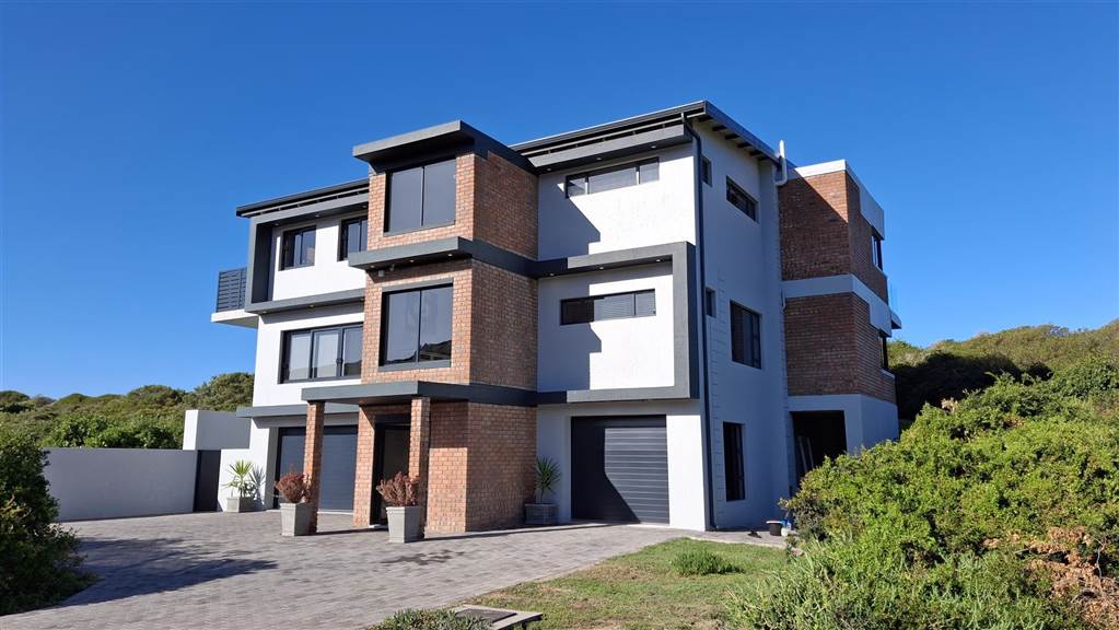 4 Bedroom House 4 Bedroom House