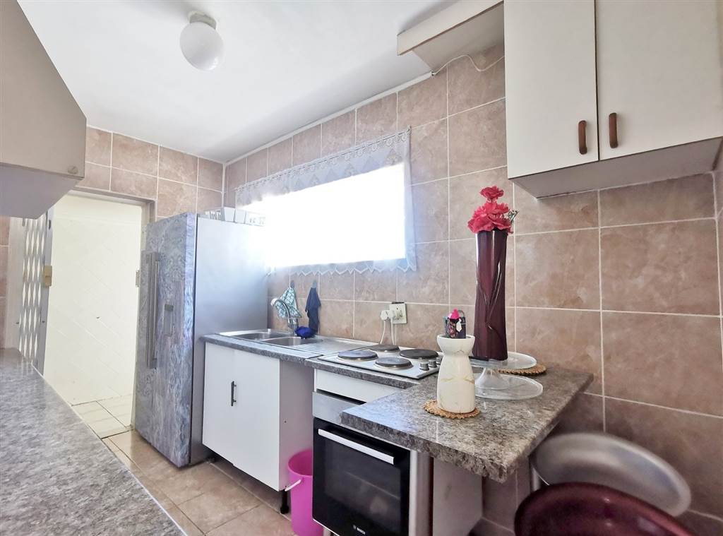 2 Bed Townhouse in Walmer photo number 5