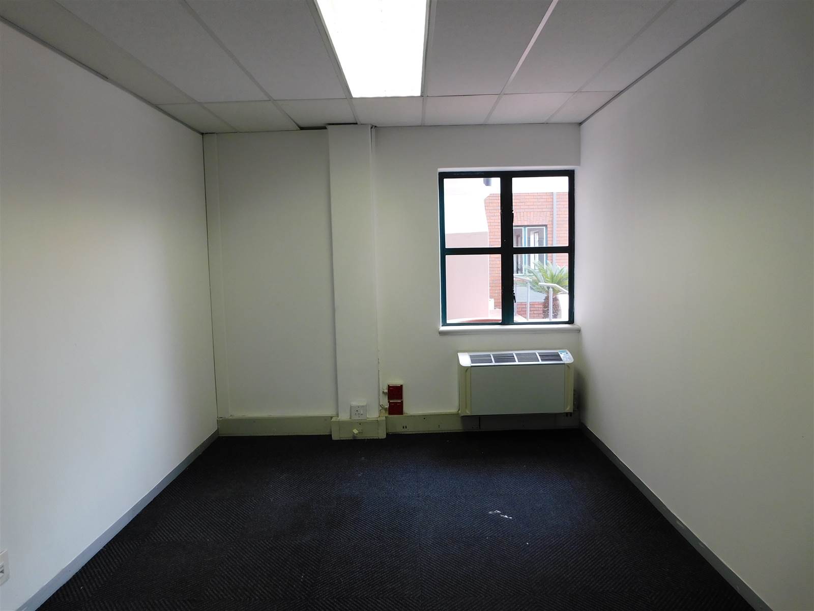 1049  m² Commercial space in Hyde Park photo number 11