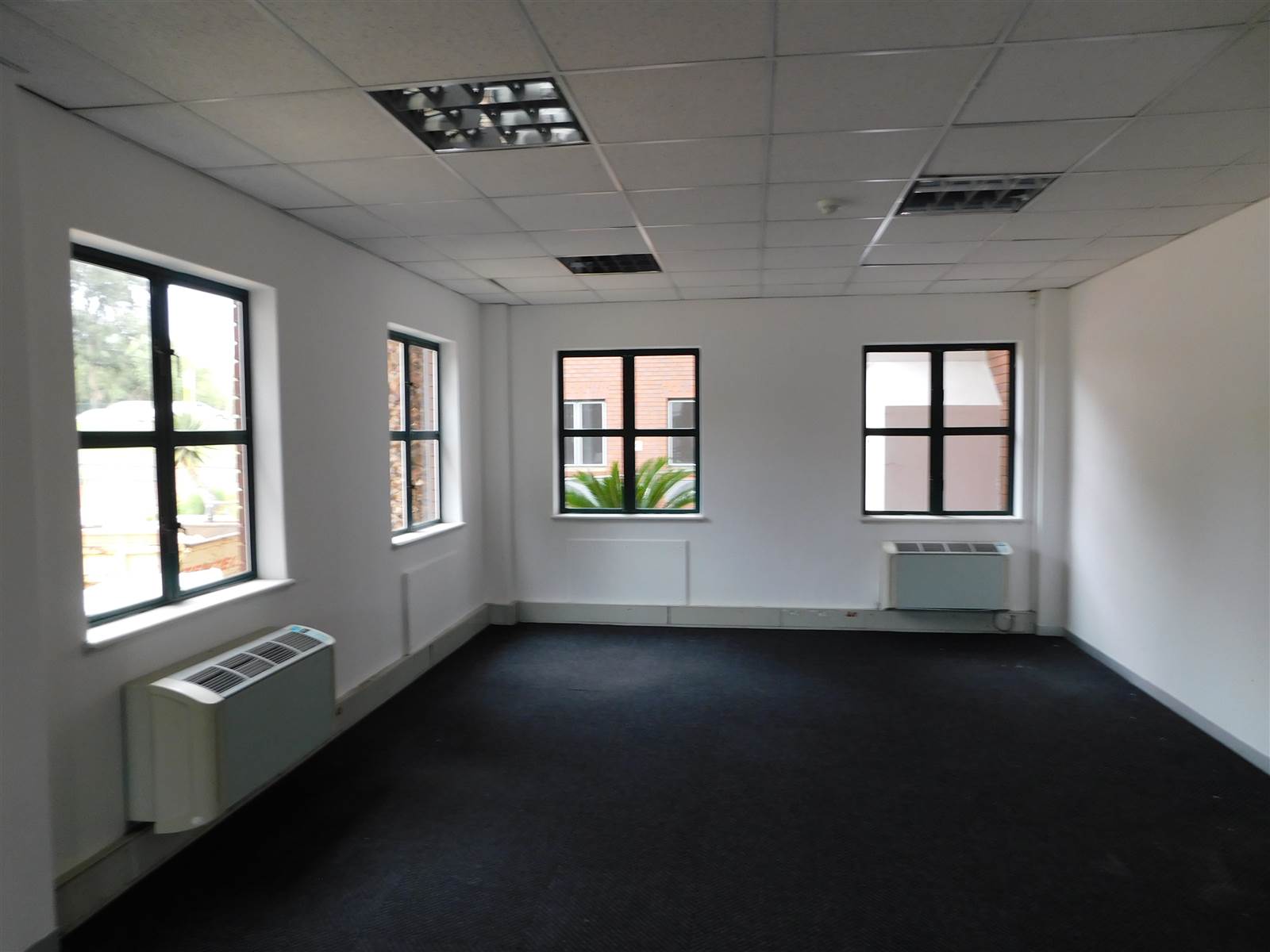 1049  m² Commercial space in Hyde Park photo number 18