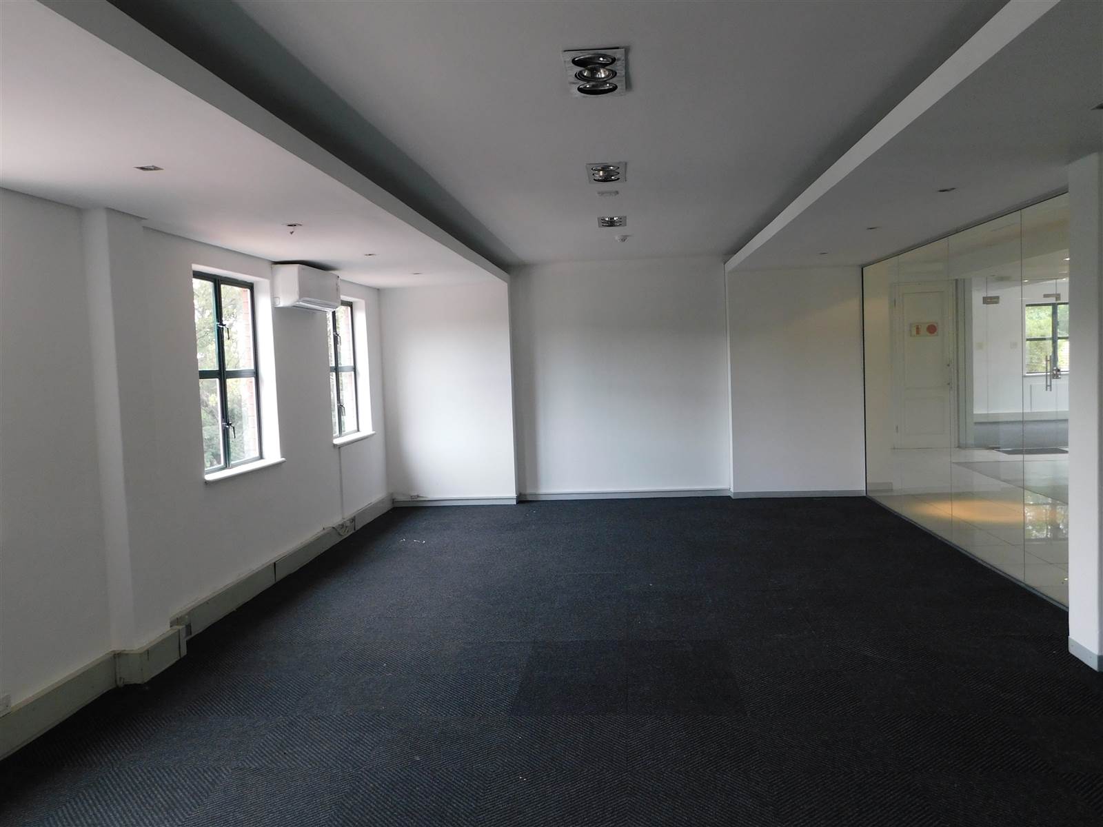 1049  m² Commercial space in Hyde Park photo number 12