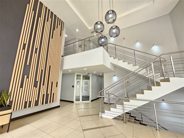 555  m² Office Space in Constantia Kloof