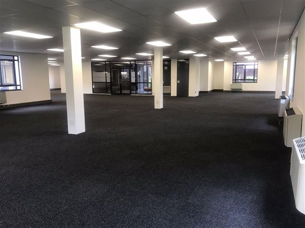 419  m² Commercial space in Hyde Park