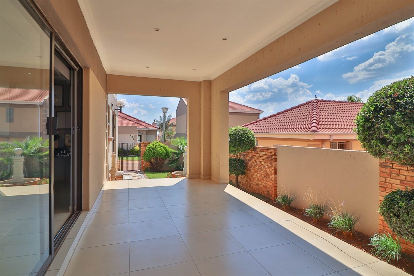 4 Bed House in Roodepoort Central photo number 6