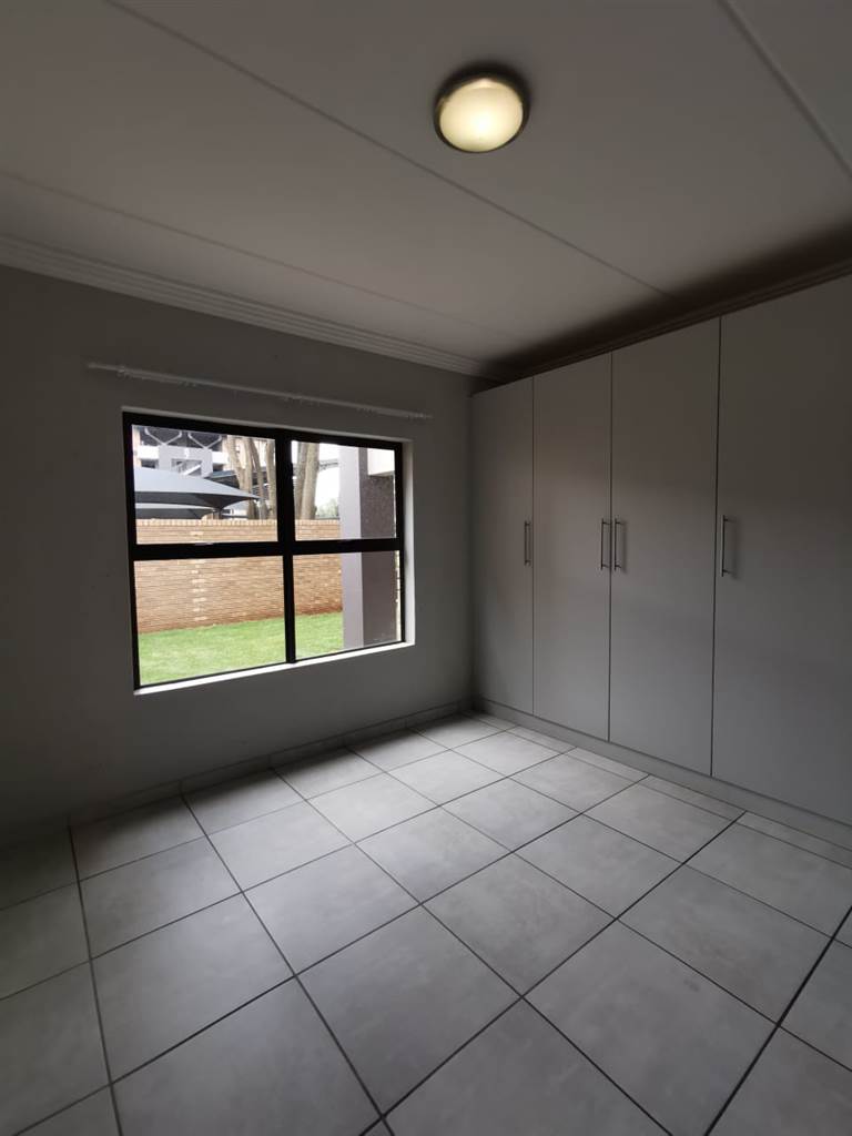 2 Bed Apartment in Eveleigh photo number 12