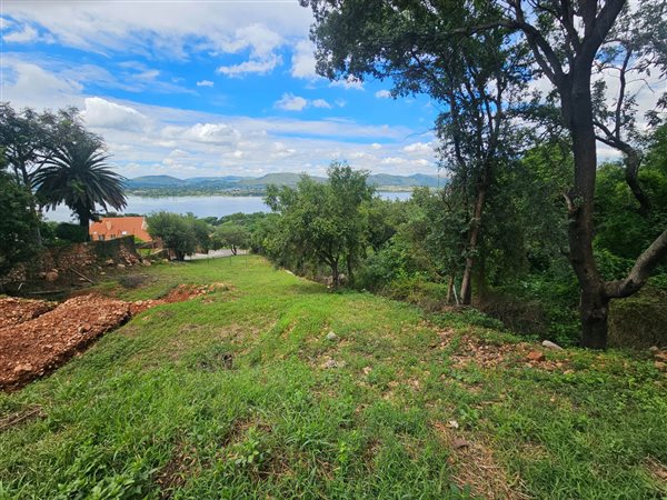 1 658 m² Land