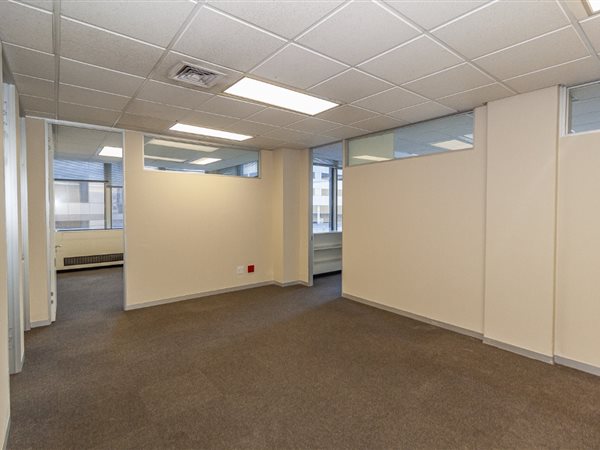 105  m² Commercial space