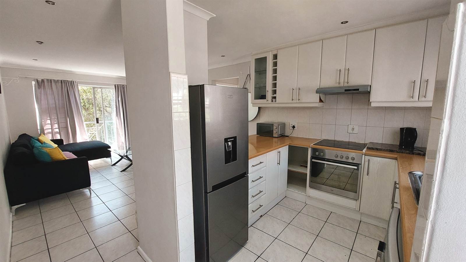 2 Bed Apartment in Durbanville photo number 3