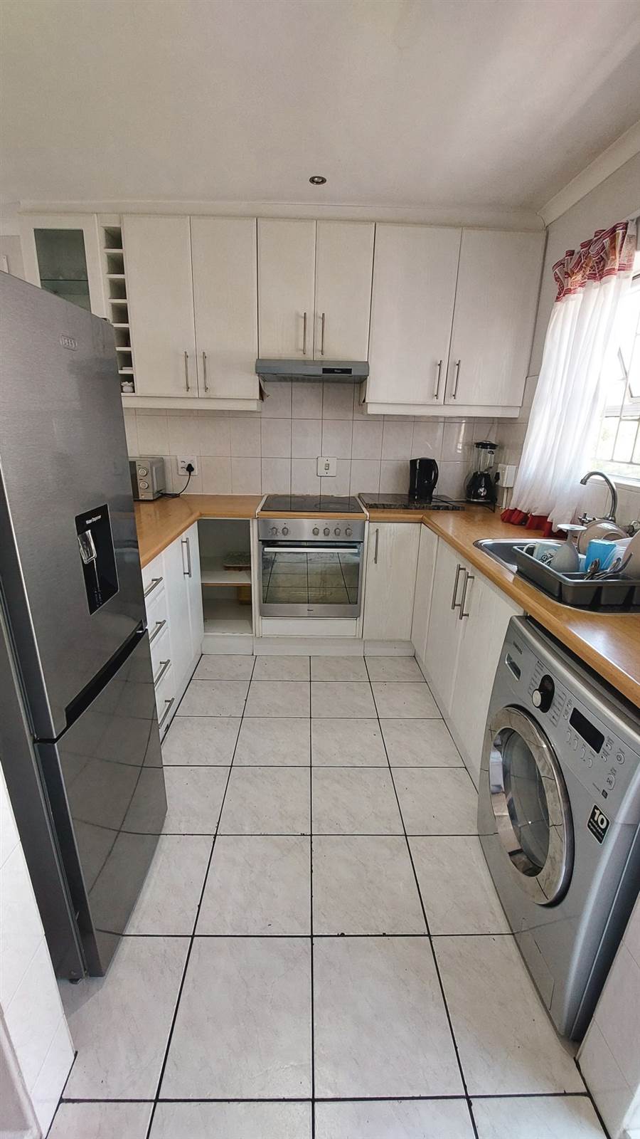 2 Bed Apartment in Durbanville photo number 5
