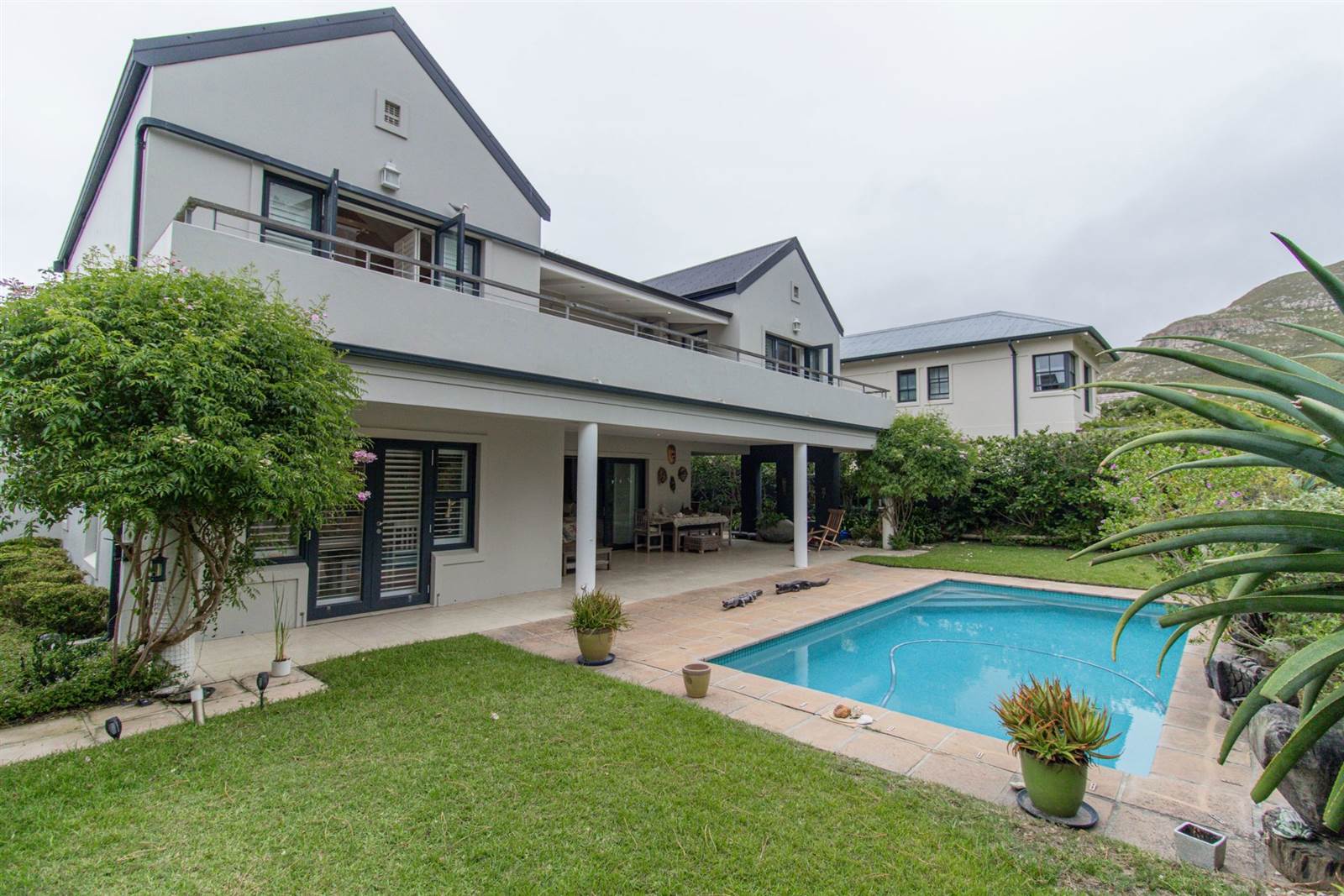 4 Bed House in Fernkloof Estate photo number 2