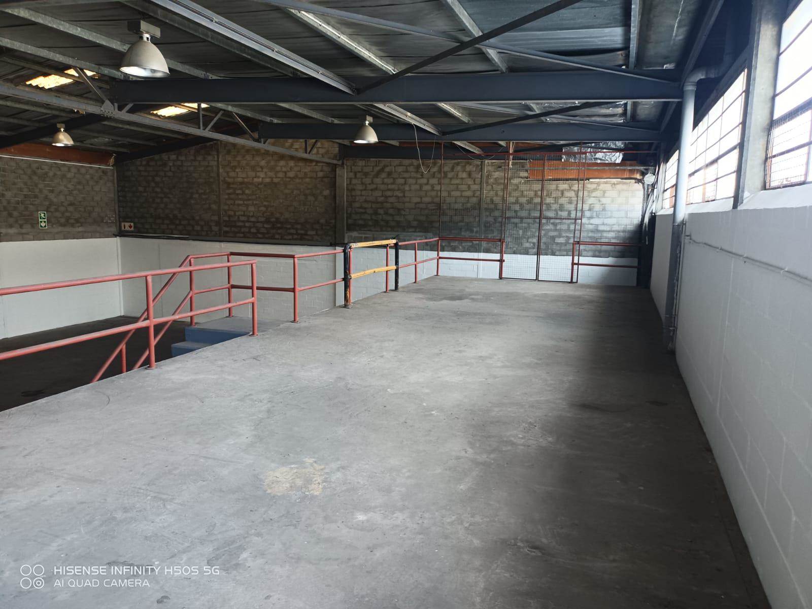 450  m² Industrial space in Retreat photo number 2