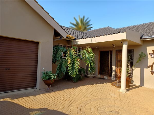 5 Bed House in Eloff