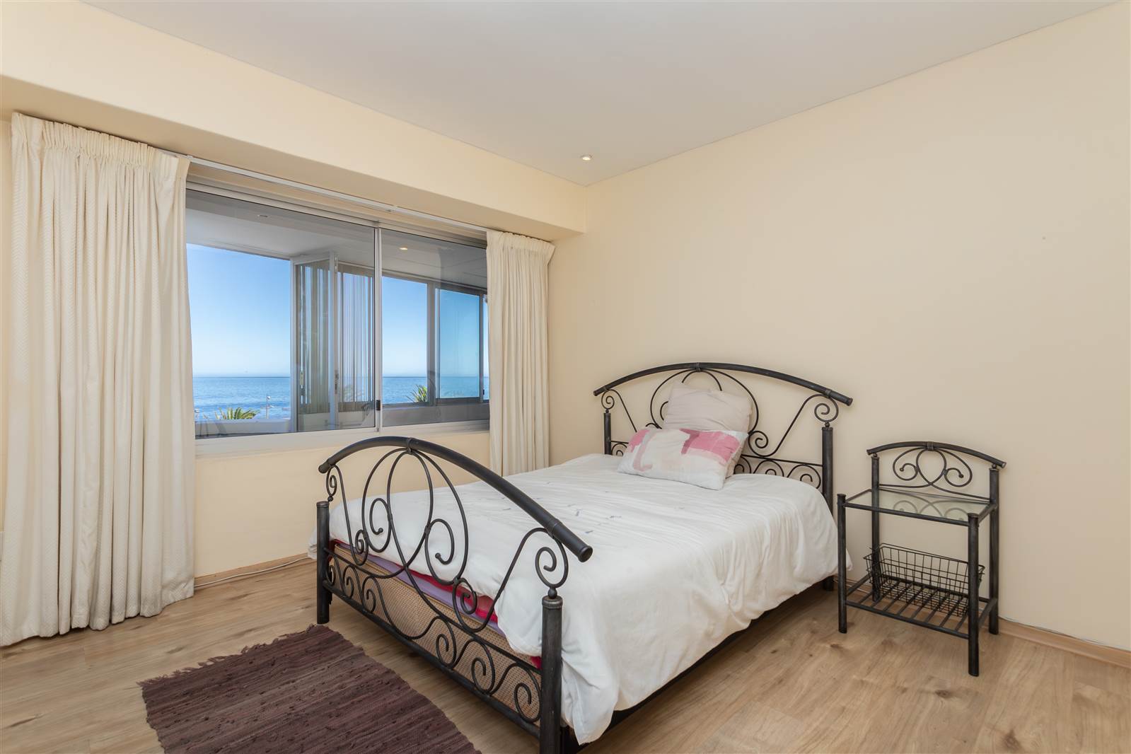 3 Bed Apartment in Sea Point photo number 15