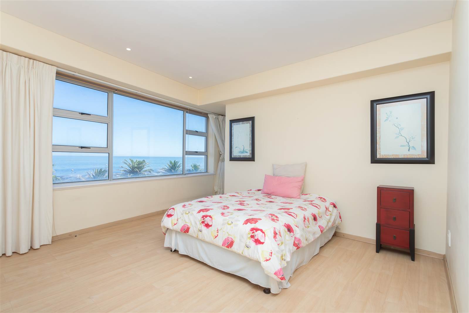 3 Bed Apartment in Sea Point photo number 10