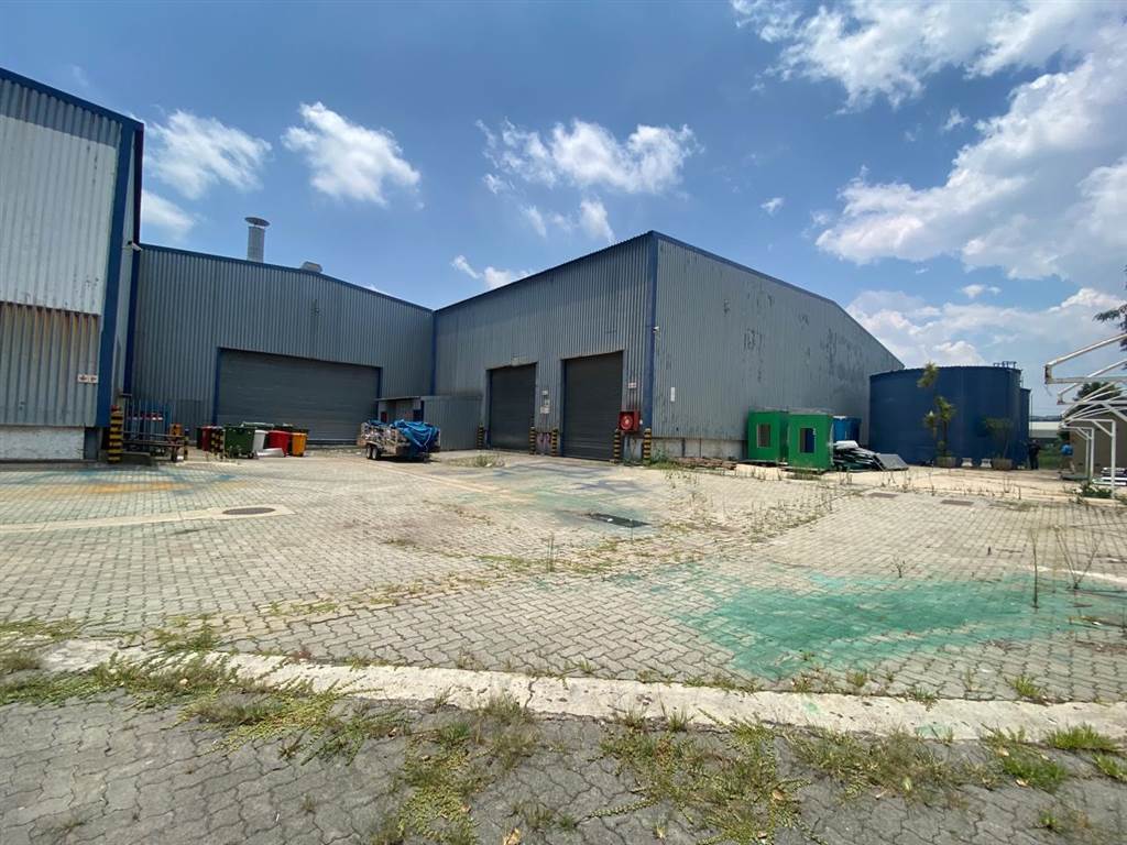 8497  m² Industrial space in Commercia photo number 2