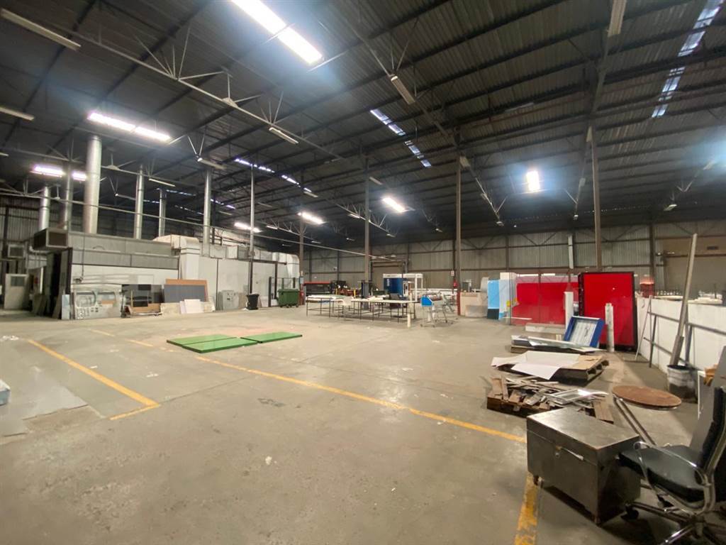 8497  m² Industrial space in Commercia photo number 8