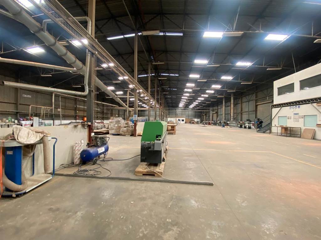 8497  m² Industrial space in Commercia photo number 6