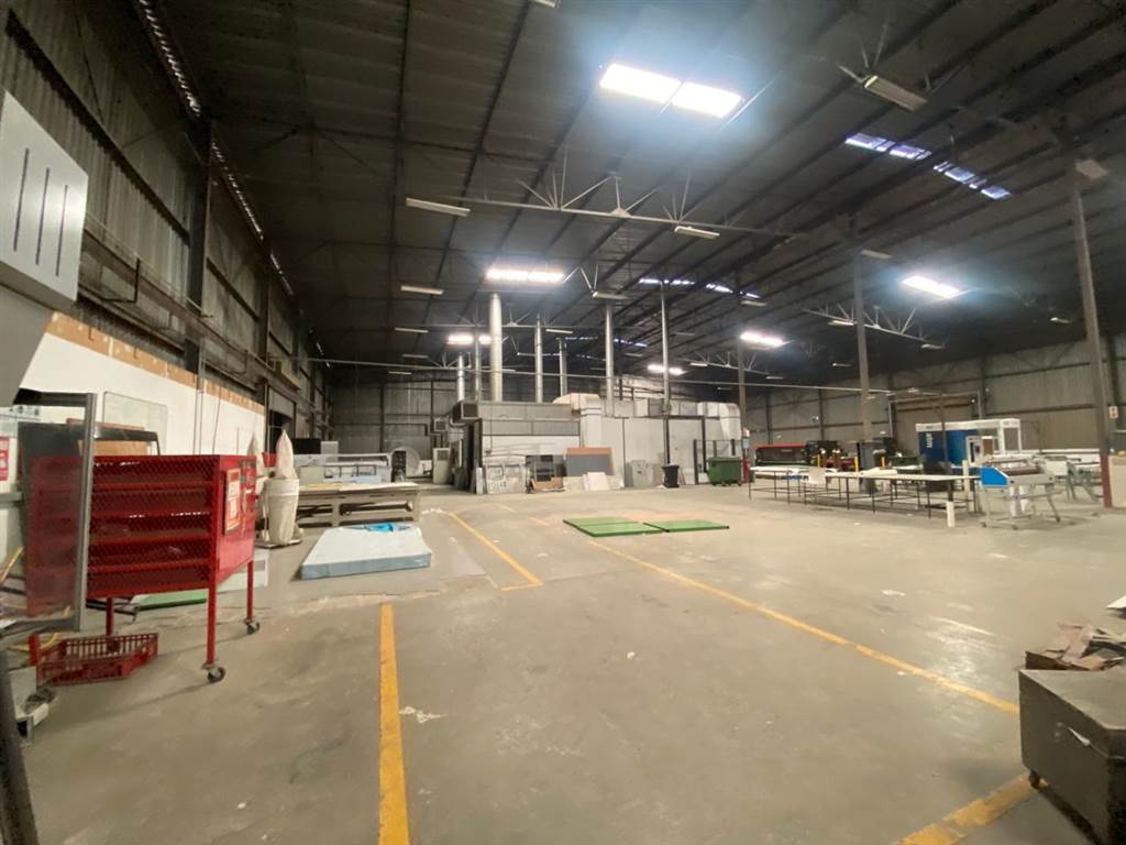 8497  m² Industrial space in Commercia photo number 7