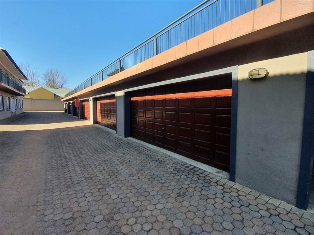 3 Bed Apartment in Lydenburg photo number 16