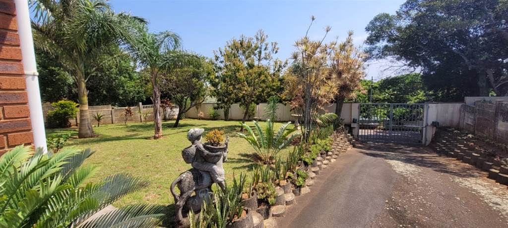 4 Bed House in Illovo Beach photo number 13