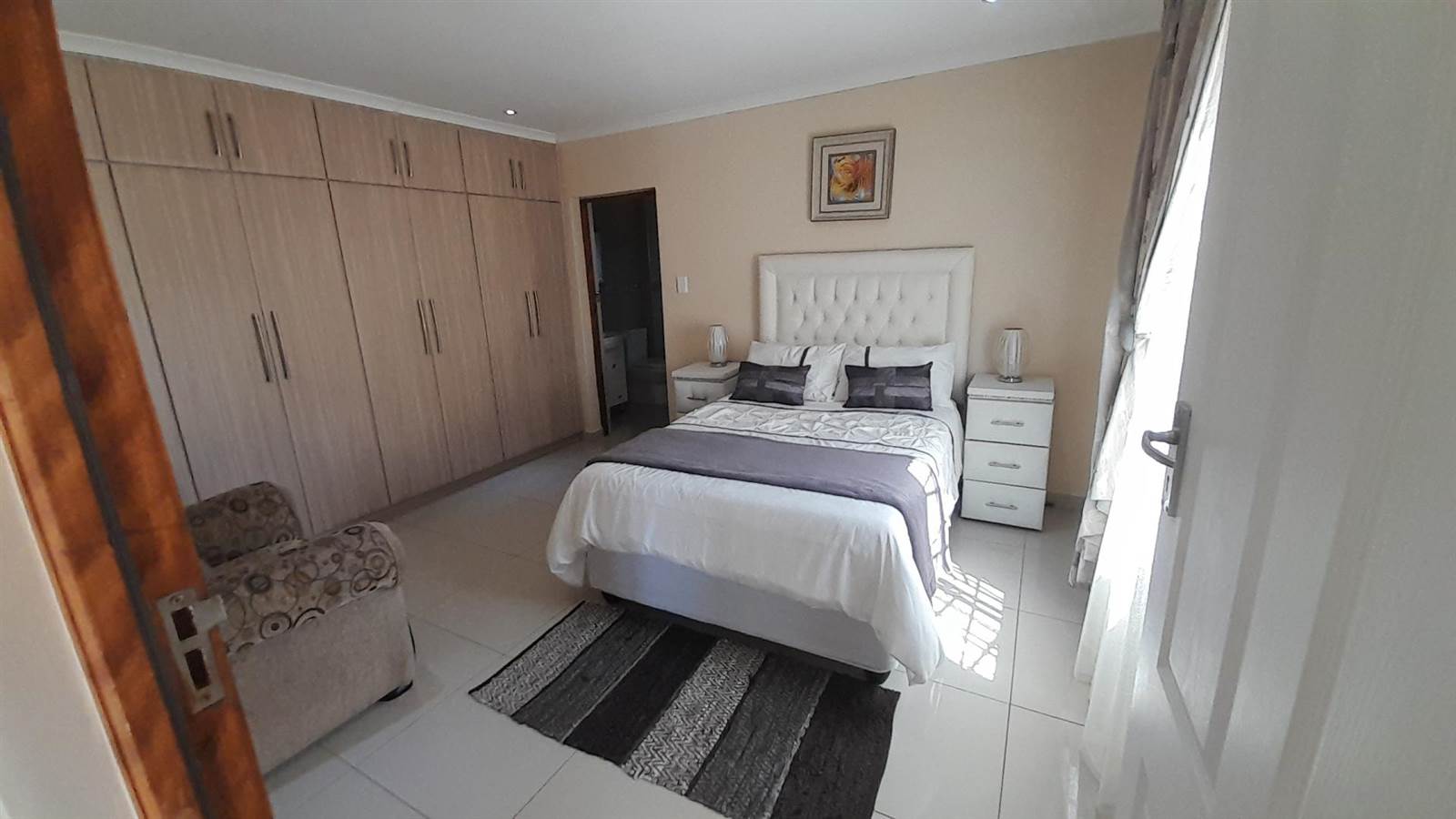 2 Bed Apartment in Parktown photo number 27