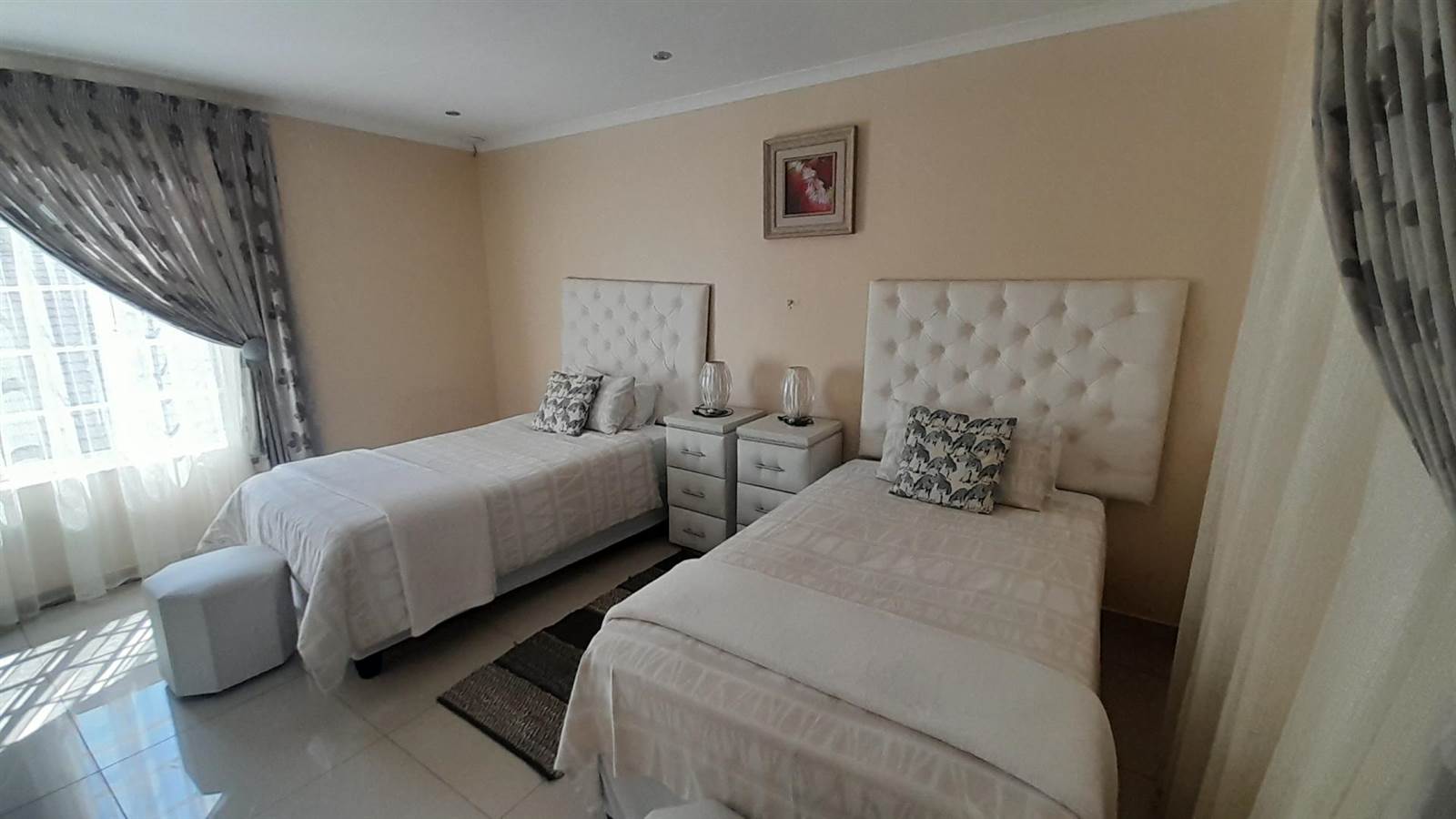 2 Bed Apartment in Parktown photo number 24