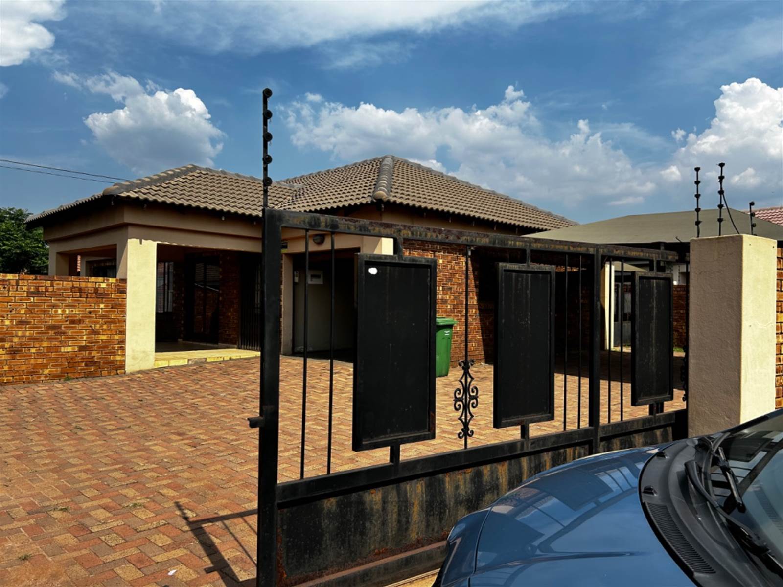 3 Bed House in Middelburg South photo number 3