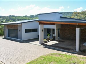6 Bed House in Victoria Country Club Estate