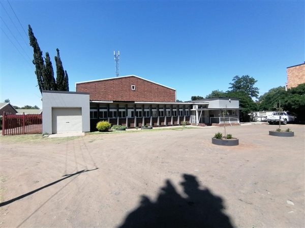 700  m² Commercial space