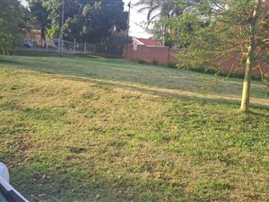 980 m² Land available in Clubview