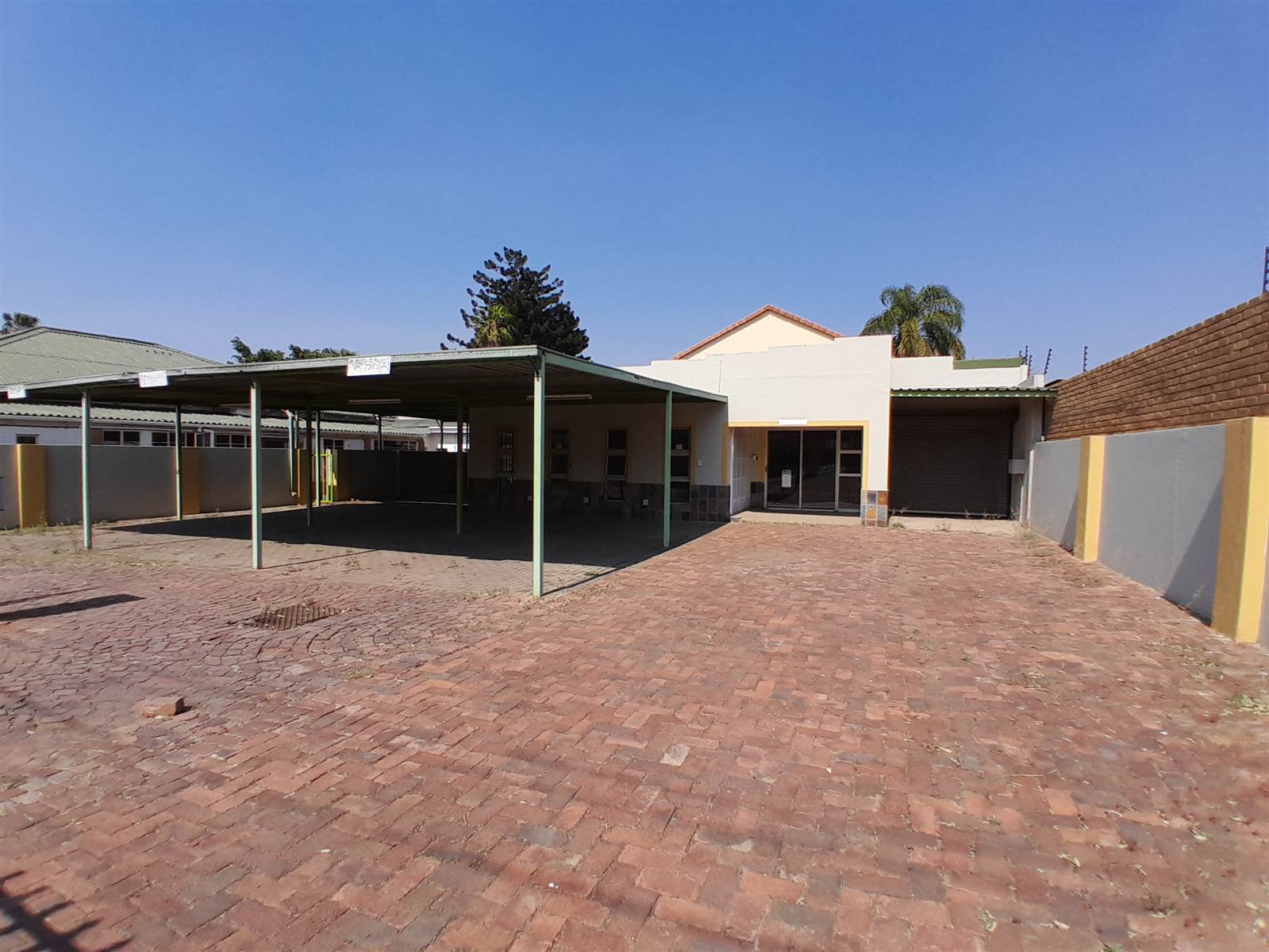607  m² Commercial space in Rustenburg Central photo number 2