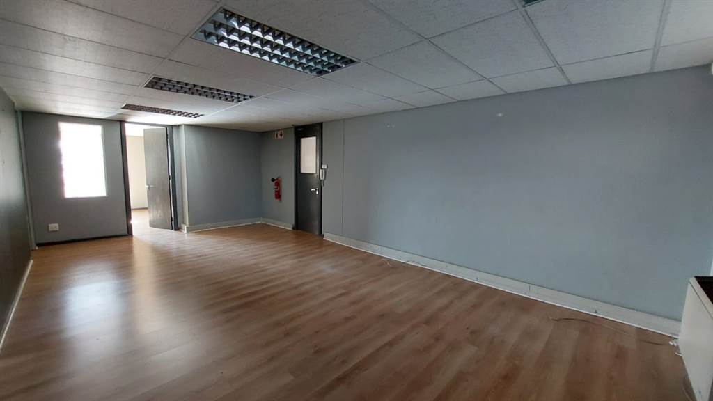 714  m² Commercial space in Erasmuskloof photo number 8