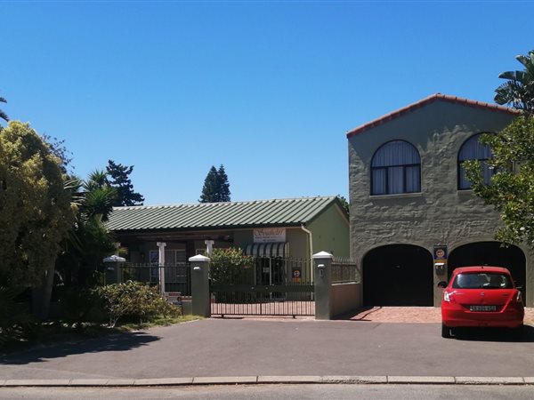 8 Bed House in Tableview