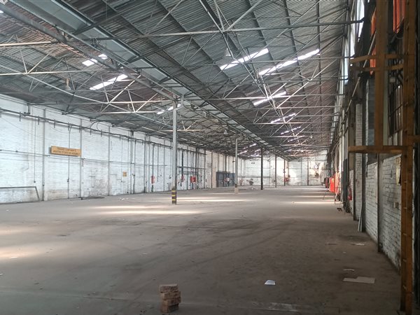 4 000  m² Industrial space