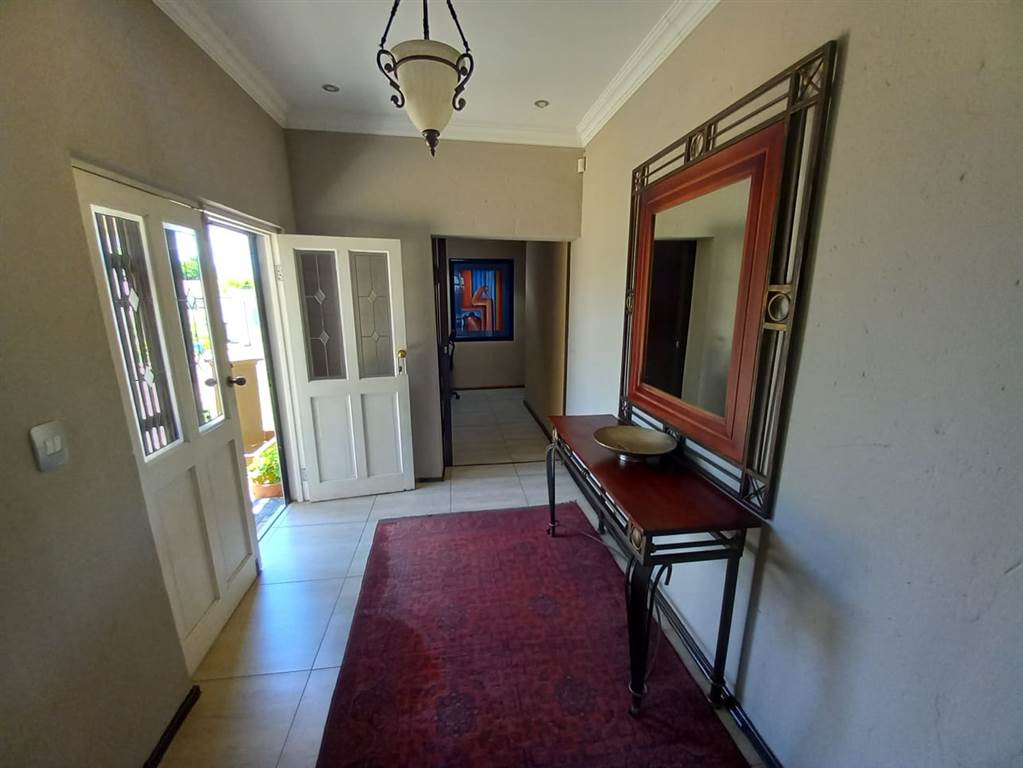 4 Bed House in Glen Marais photo number 18