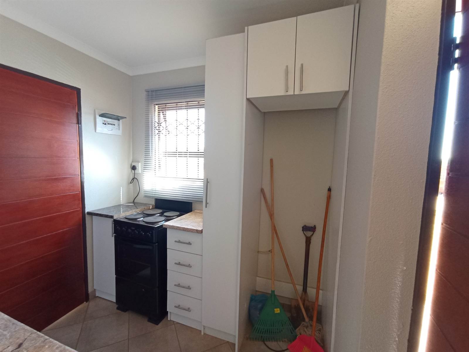 2 Bed House in Roodepoort Central photo number 6