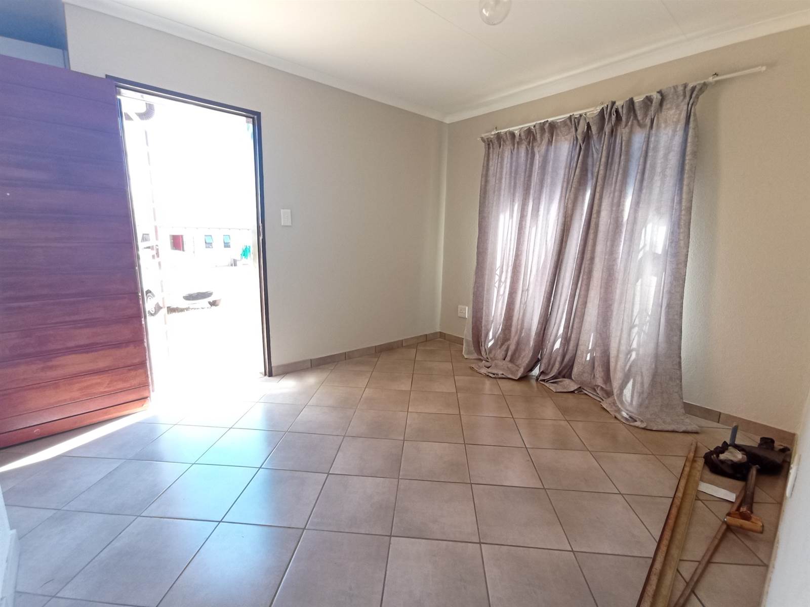 2 Bed House in Roodepoort Central photo number 2