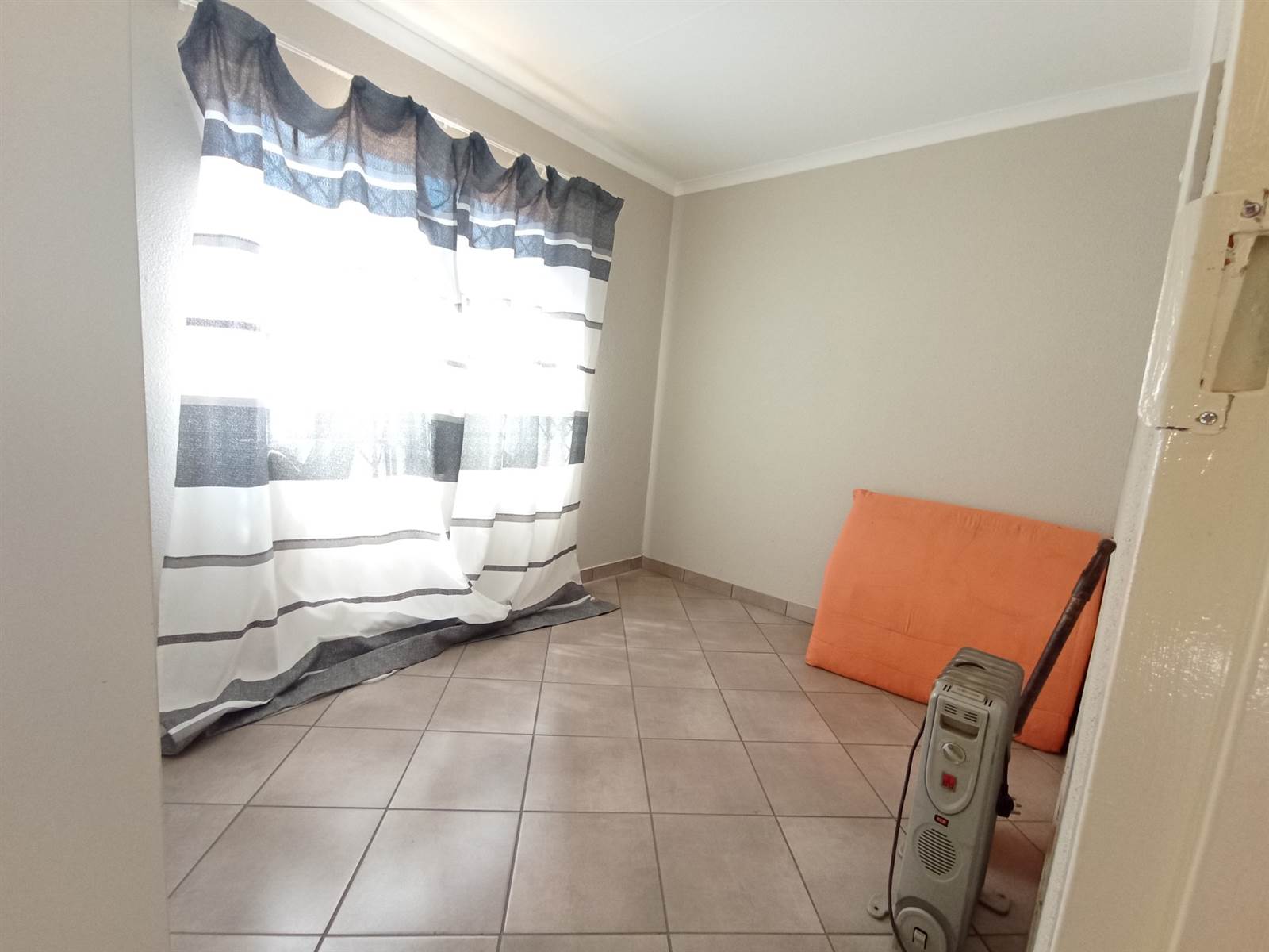 2 Bed House in Roodepoort Central photo number 7