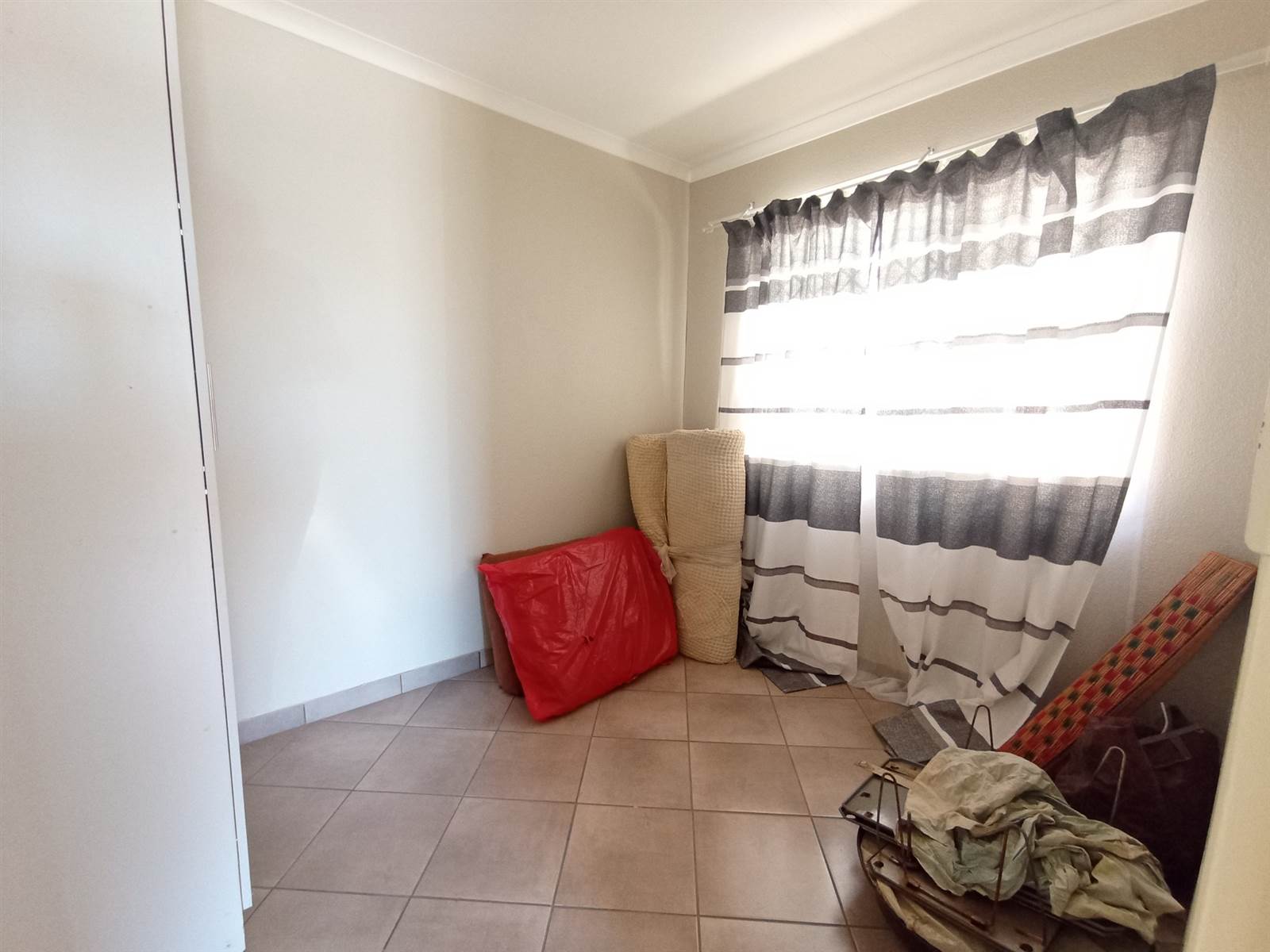 2 Bed House in Roodepoort Central photo number 11