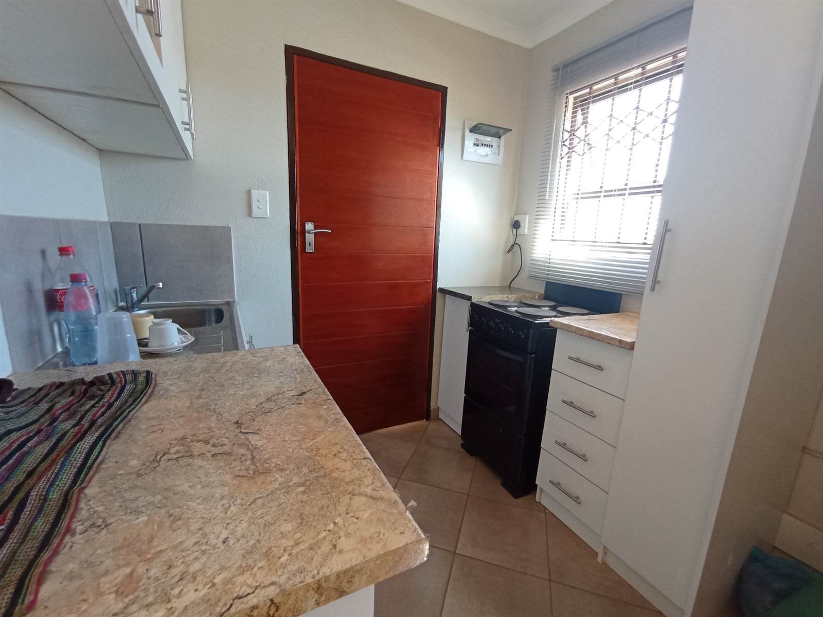 2 Bed House in Roodepoort Central photo number 4