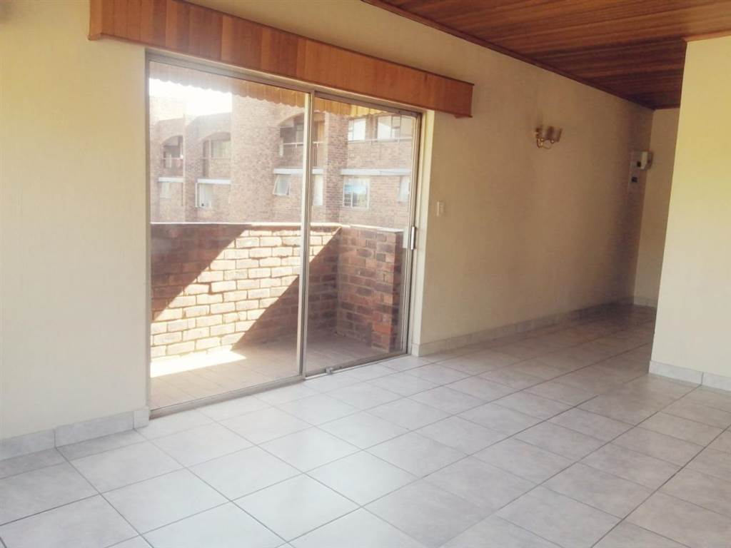 2 Bed Apartment in Cresta photo number 7