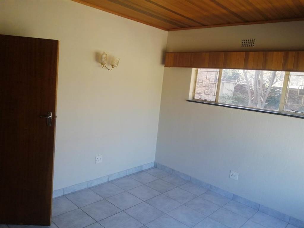 2 Bed Apartment in Cresta photo number 15